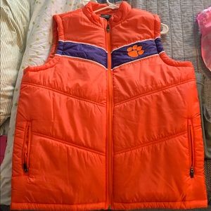 Men’s college logo vest